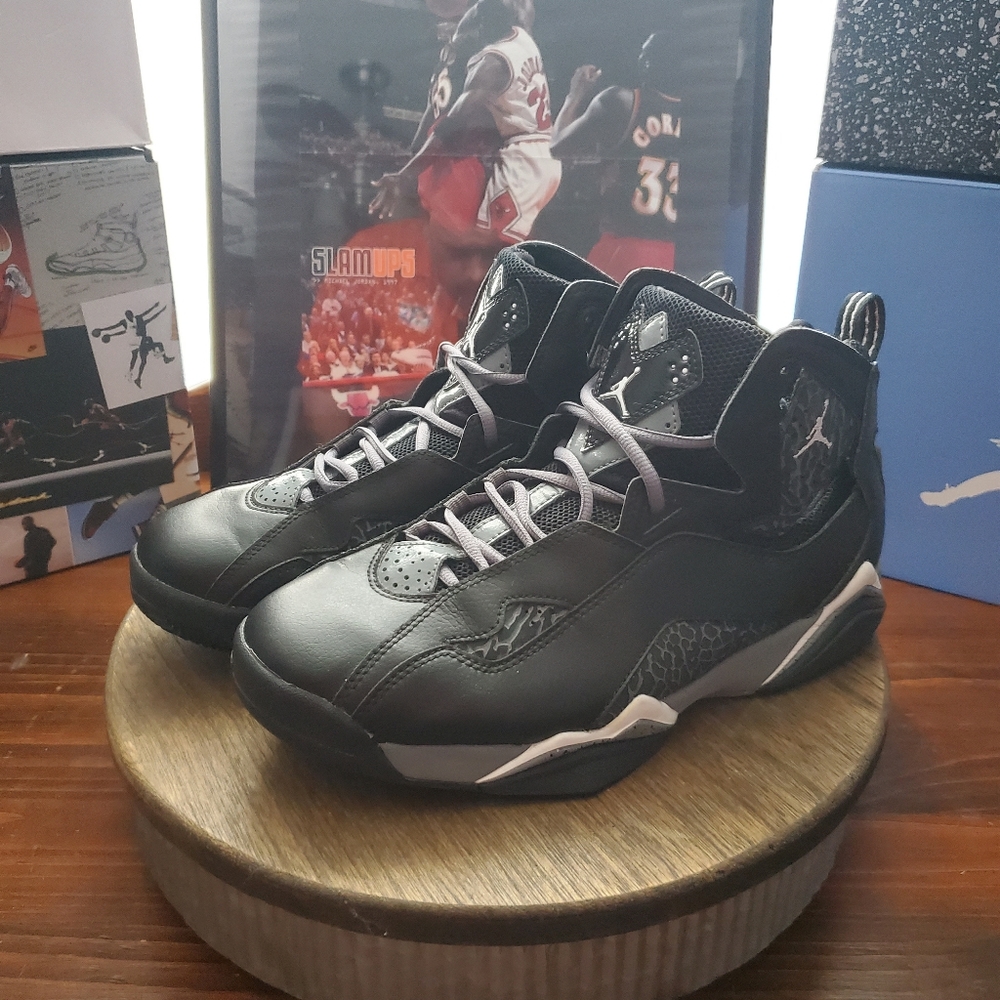 SOLD!! SOLD!! 🔥 FIRE!! 100% AUTHENTIC!! JORDAN TRUE FLIGHT!! BLACK/WHITE/GREY.